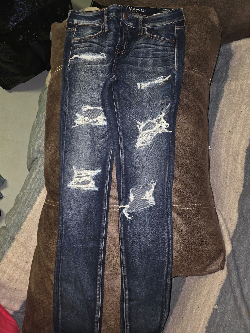 American Eagle Outfitters Distressed Dark Blue Women's Skinny Jeans